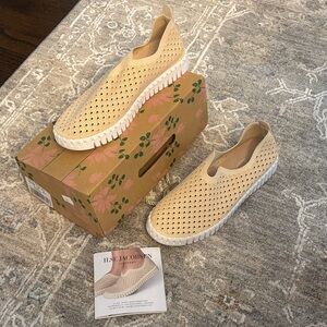 Ilse Jacobsen Women's Tan Perforated Sneakers